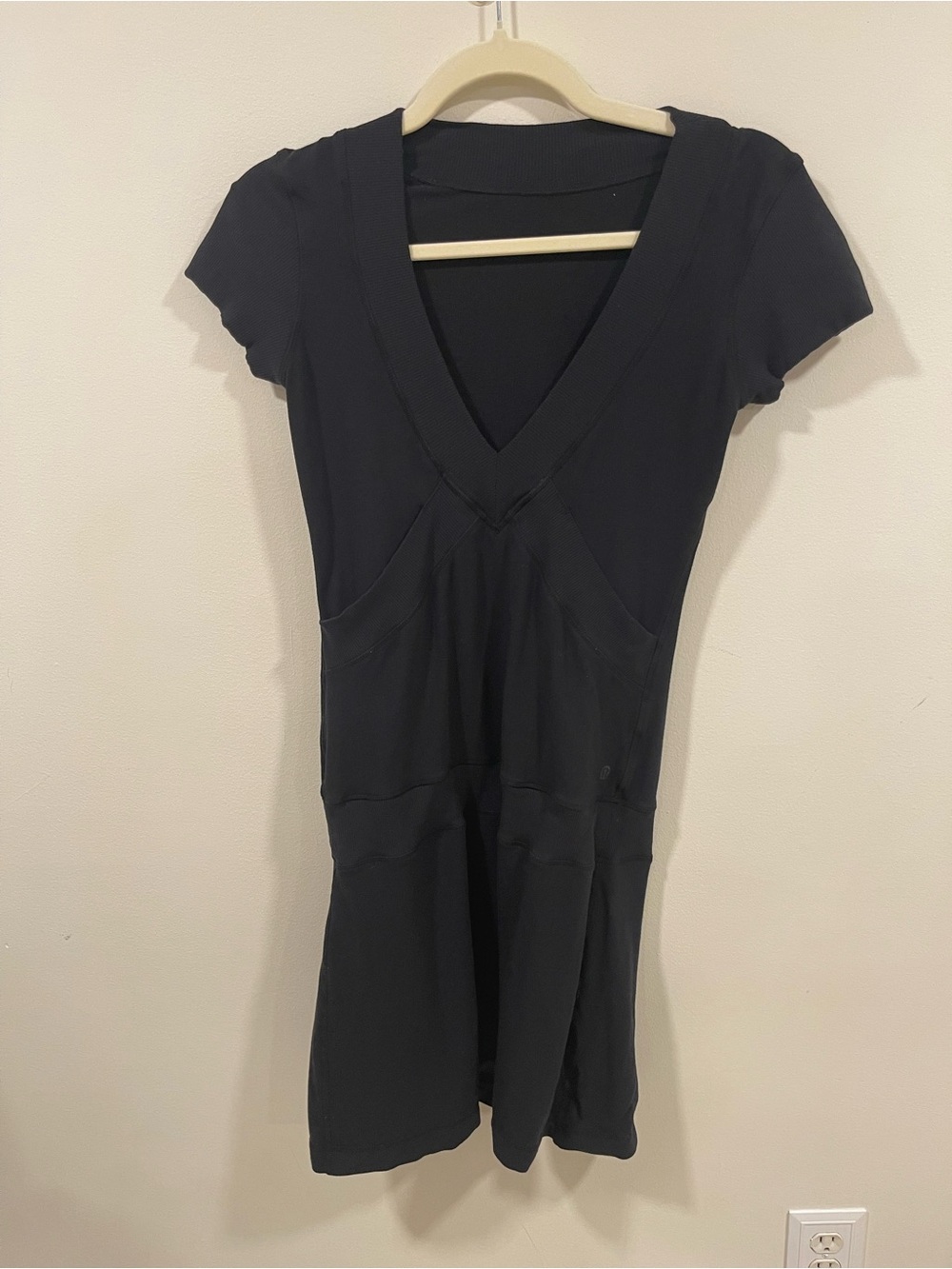 lululemon Black V‑Neck Short Sleeve Athletic Dress